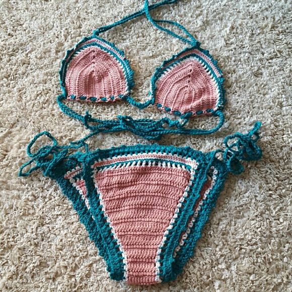 Crochet bikini - Picture 2 of 3