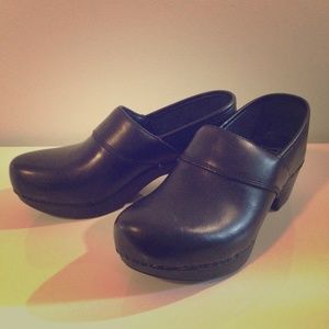 Never-worn Black Dansko Clogs, Size 6/7 (37 euro)
