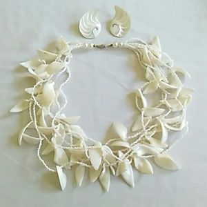 ⭐Vintage Shell Necklace and Earrings