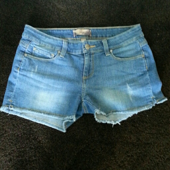 PAIGE Pants - **FLAS**PAIGE BLUE MEDIUM WASH FRAYED DENIM SHORTS