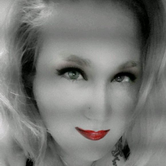 Meet your Posher, Chloe - Picture 1 of 1