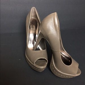 🎉FINAL SALE 🎉 Brand New Carlos Santana Pumps