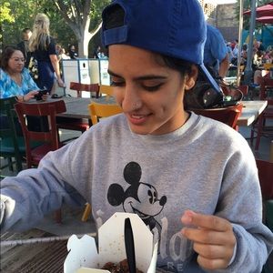 Meet your Posher, Urvis