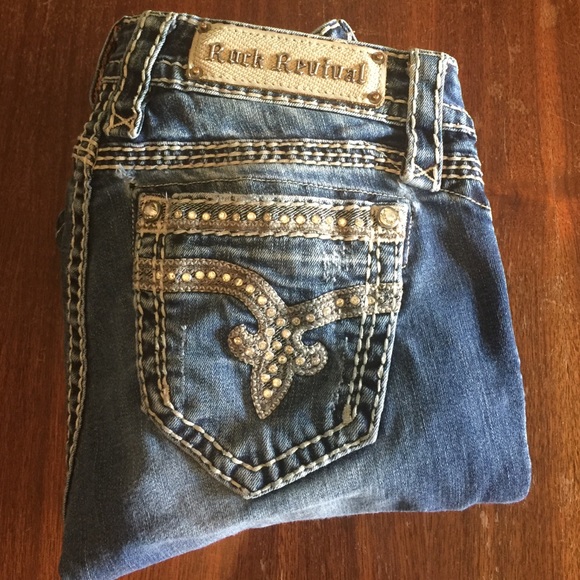 Cute rock revival jeans💙