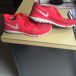 Nike running coral running shoes