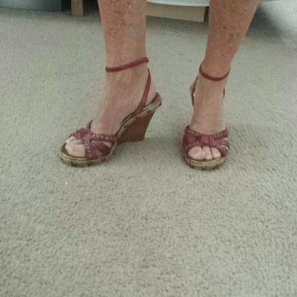 Guess wedge sandal