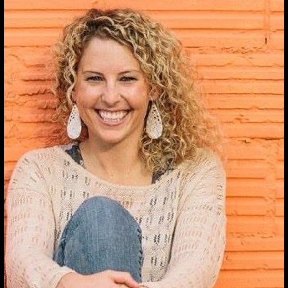 Meet your Posher, Kim - Picture 1 of 1