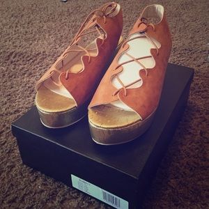 Tan flatform platform sandal