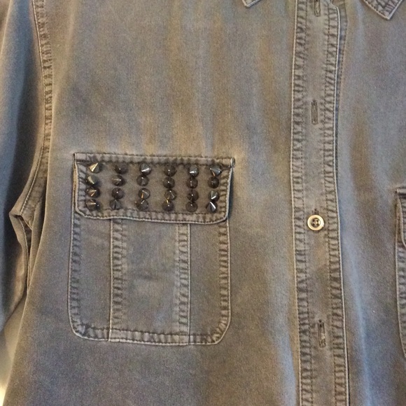 Button down - Picture 2 of 2