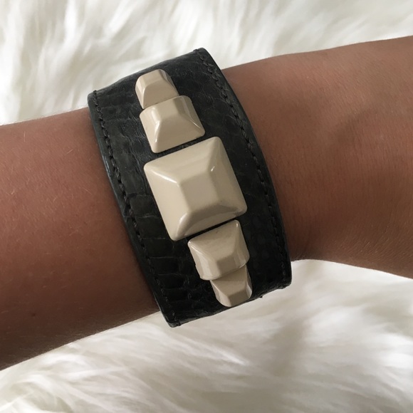 Adjustable green bracelet
