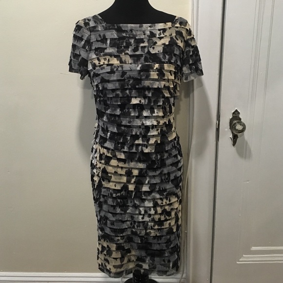 Adrianna Papell Dresses & Skirts - Adrianna Papell Dress Size 10