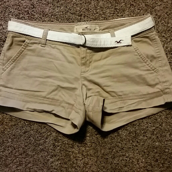 Hollister tan shorts with belt