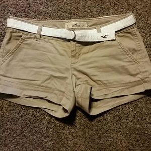 Hollister tan shorts with belt