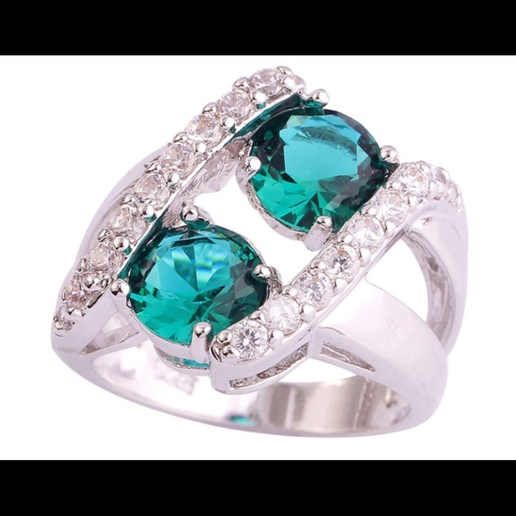 Ring never been worn in size 7 - Picture 2 of 2