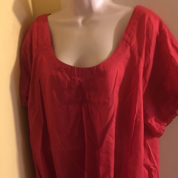 Plus red top. NWT. Sz 26