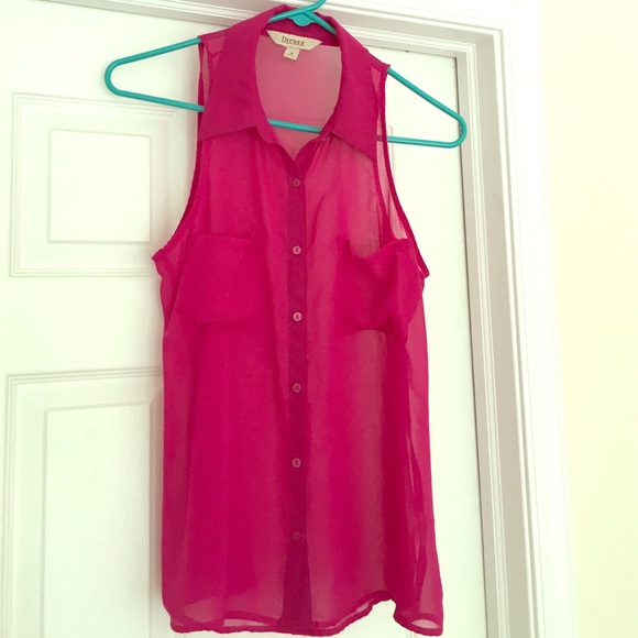 Chiffon magenta tank top w buttons and collar
