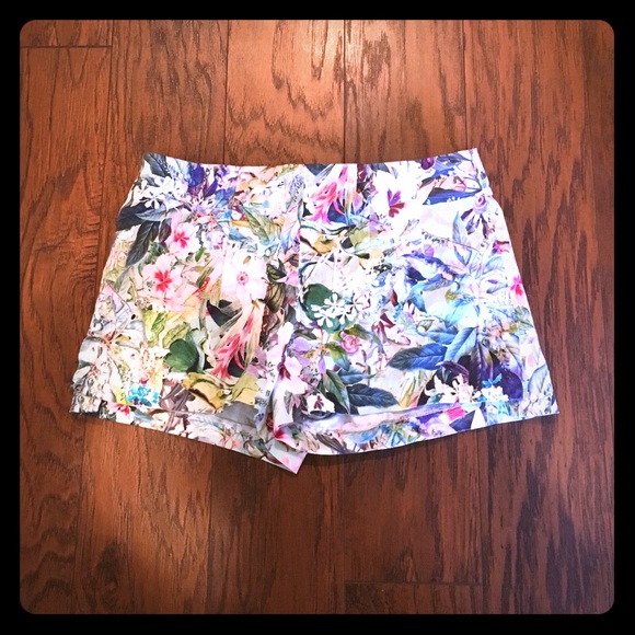 Zara floral shorts--size M!