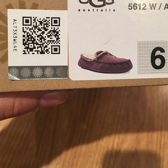 Slippers - Picture 2 of 2