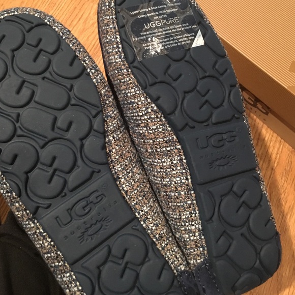 Slippers - Picture 2 of 3