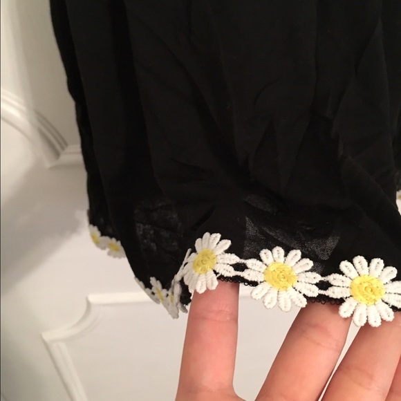 Black Tank with daisies! - Picture 2 of 3
