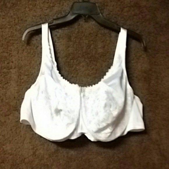 Size 50 C white lacy under wire bra by glamorise