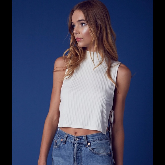 Gigi Crop Top (S, M, L) - Picture 3 of 4