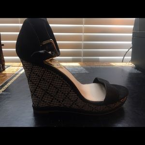 New Vince Camuto size 37...never worn