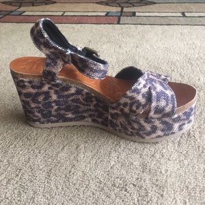 Leopard wedges make an offer 👍