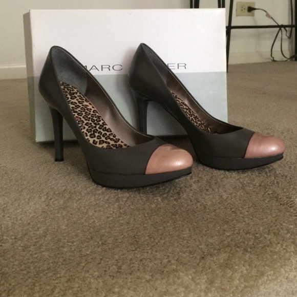 Grey shoes with pink accent in mint condition - Picture 1 of 2