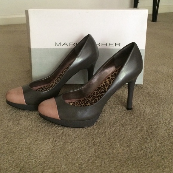 Grey shoes with pink accent in mint condition - Picture 2 of 2