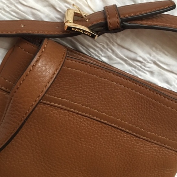 ✨MICHAEL KORS✨ peanut brown moxley bag - Picture 3 of 4