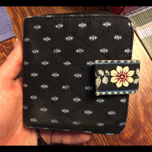 Vera Bradley wallet - Picture 1 of 3