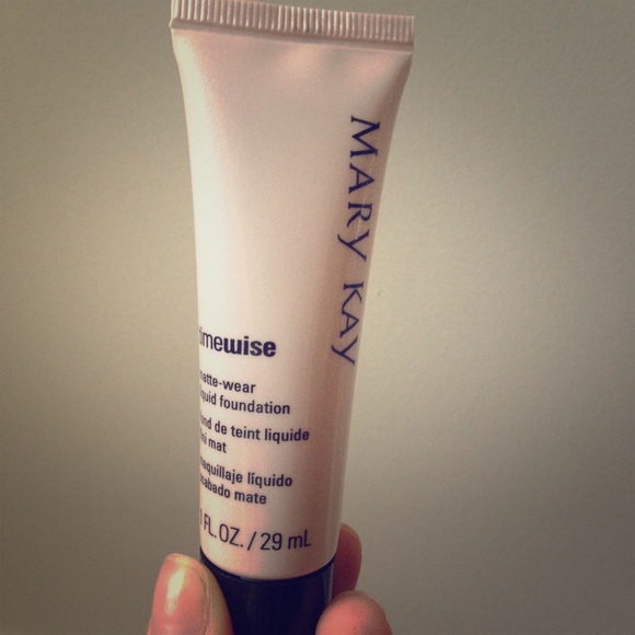 Ivory 7 Mary Kay Matte Wear Liquid Foundation