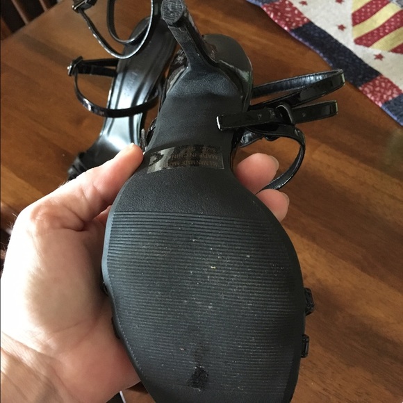 Black strapy heels - Picture 2 of 2