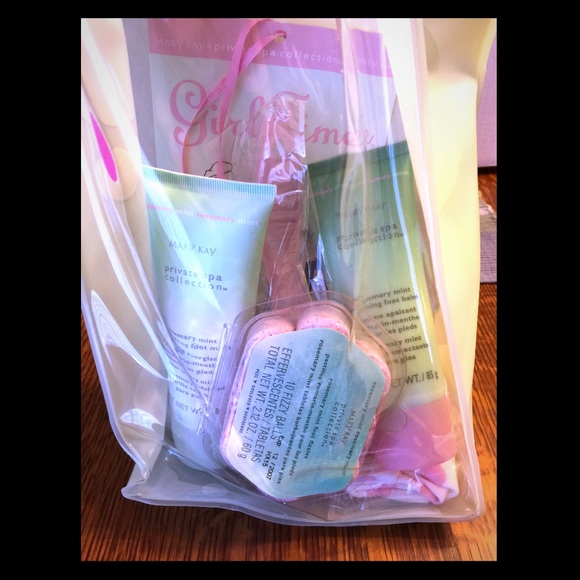 Mary Kay gift set - Picture 1 of 1