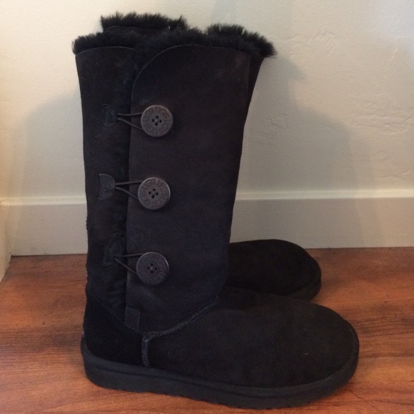 ugg bailey button triplet size 8 ugg bailey button triplet size 8