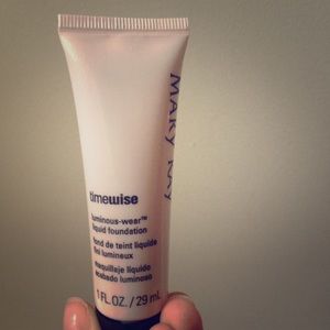 Beige 2 Mary Kay Luminous Wear Liquid Foundation