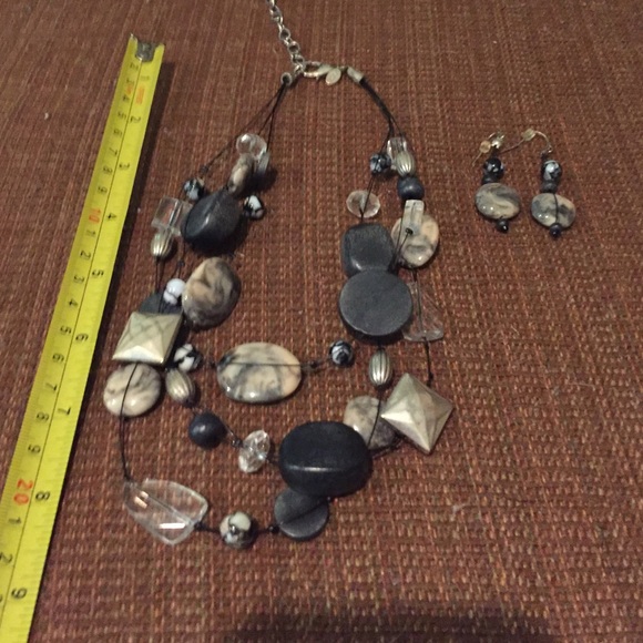 Necklace & earring set