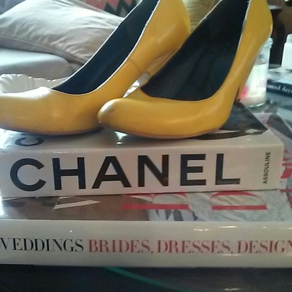 Vintage Yellow Pumps