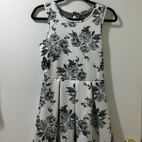 🌀Free w$20+ purchase🌀 Floral Print dress