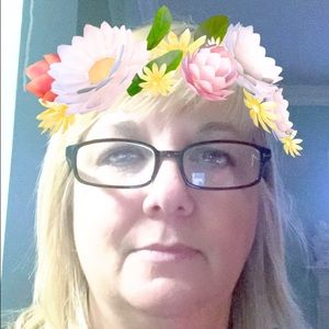 Meet your Posher, Elise