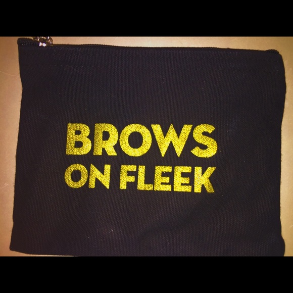 Maybelline Brows On Fleek Pouch👛 - Picture 1 of 1