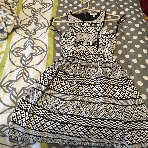 Monteau Dresses & Skirts - Black Aztec dress
