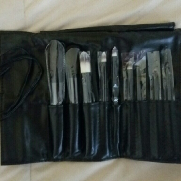 9 pc professional make up brushes.