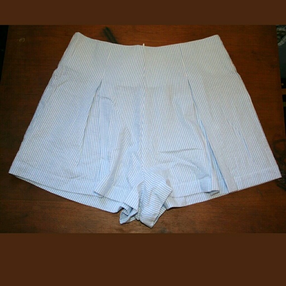 NWT AMERICAN APPAREL SEERSUCKER PLEATED SHORTS