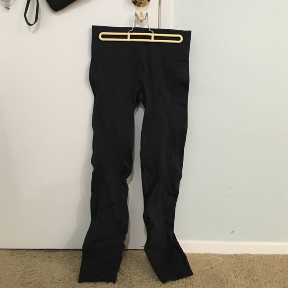 Cropped NWT lululemon leggings size 6 never worn!!