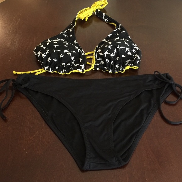 Reversible bikini top and black bottoms