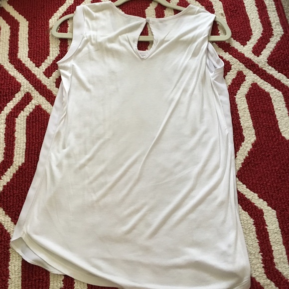 ❤️SAKS tank with sequin detail down the center!👀 - Picture 4 of 4