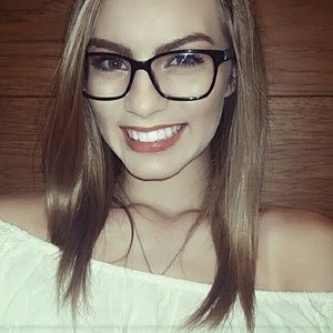 Meet your Posher, Lacey