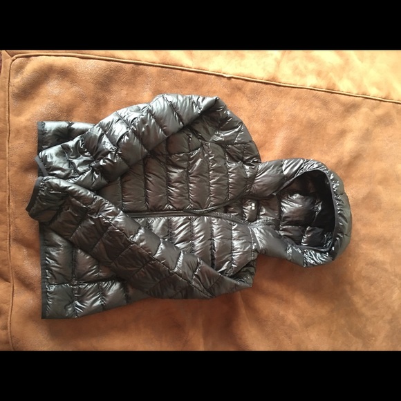 Uni qlo ultra light down black xs jacket